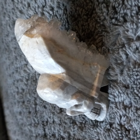 Quartz carved skull - Picture 4 of 8
